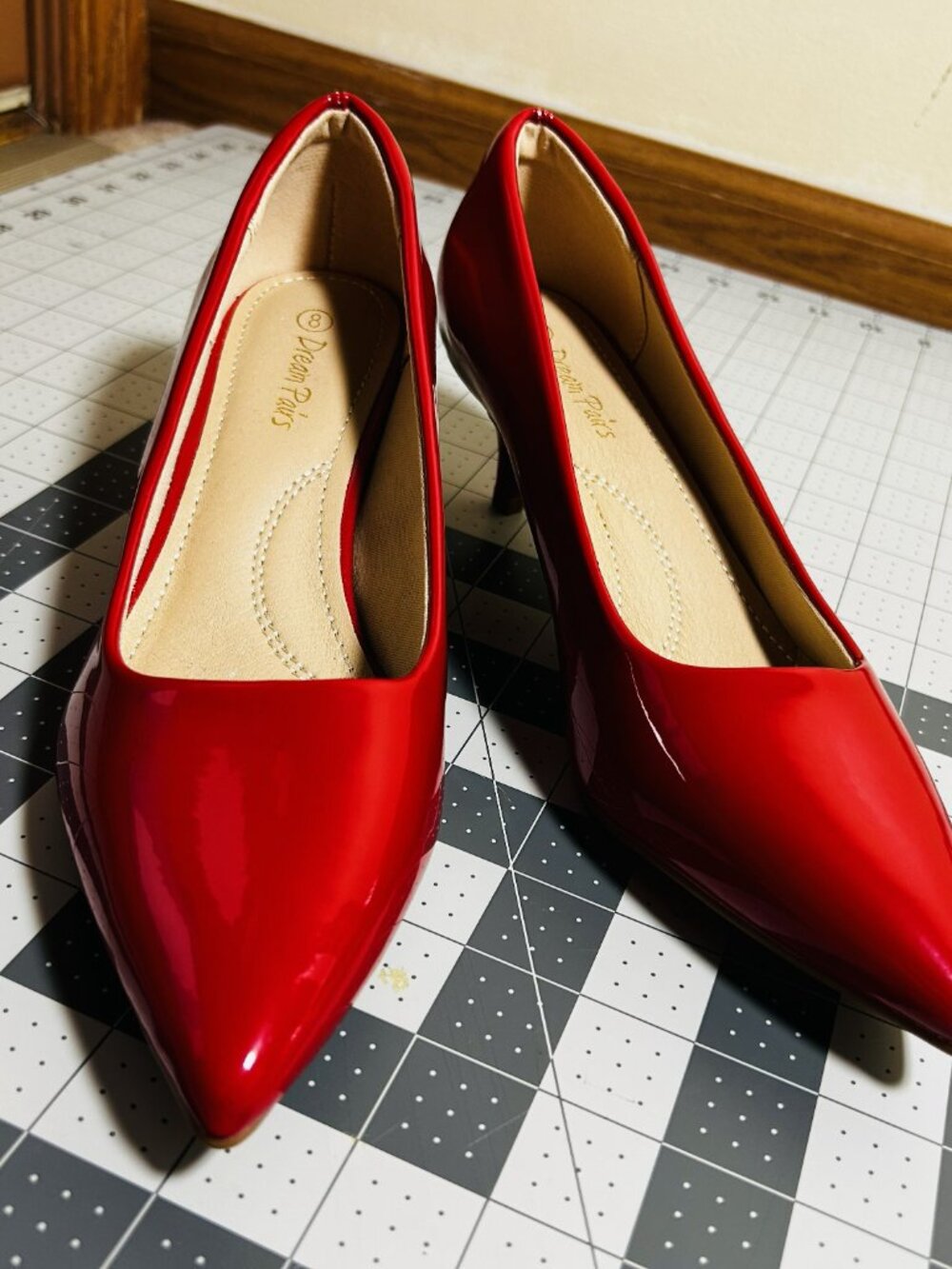 DREAM PAIRS Moda Red Patent Pointed Toe Kitten Heel Pumps Size 8 - Picture 3 of 6